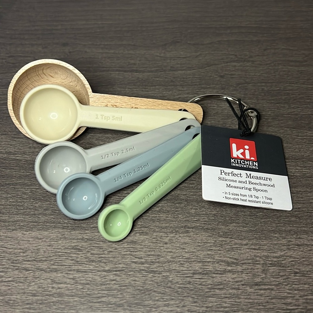 NWT Kitchen innovations silicone and beechwood measuring spoon set
